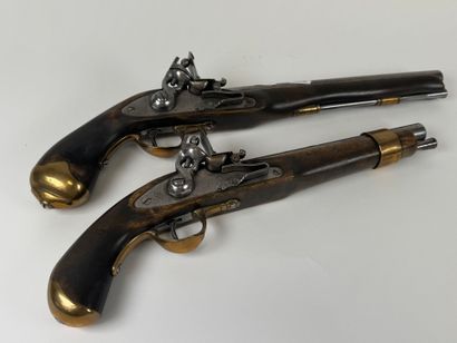 Set of two decorative flintlock pistols in...