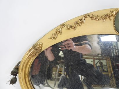 Oval-shaped bevelled mirror in wood and gilded...