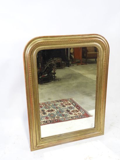 Wood and gilded stucco mirror, with rounded...