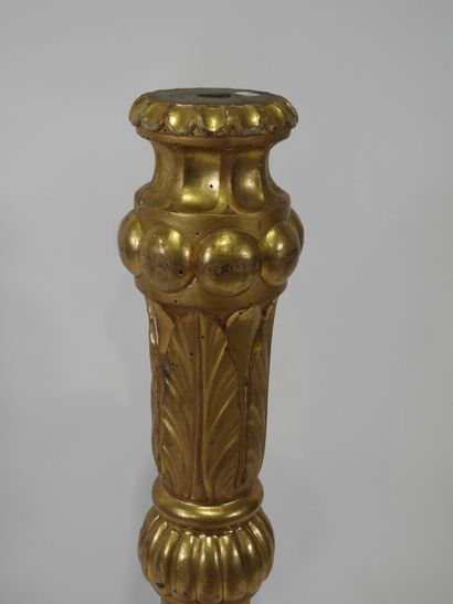 Decorative element in carved and gilded wood...