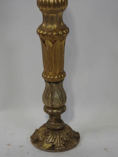 Decorative element in carved and gilded wood...