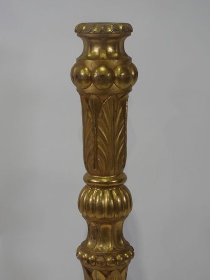 Decorative element in carved and gilded wood...