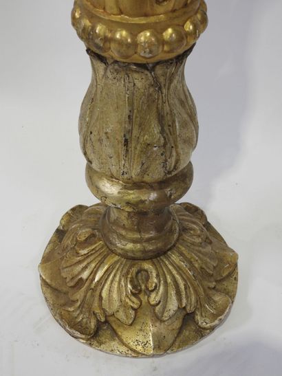 Decorative element in carved and gilded wood...