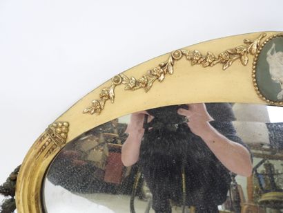 Oval-shaped bevelled mirror in wood and gilded...