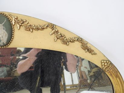 Oval-shaped bevelled mirror in wood and gilded...