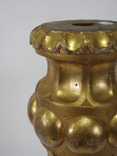 Decorative element in carved and gilded wood...