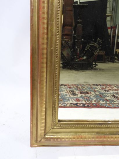 Wood and gilded stucco mirror, with rounded...