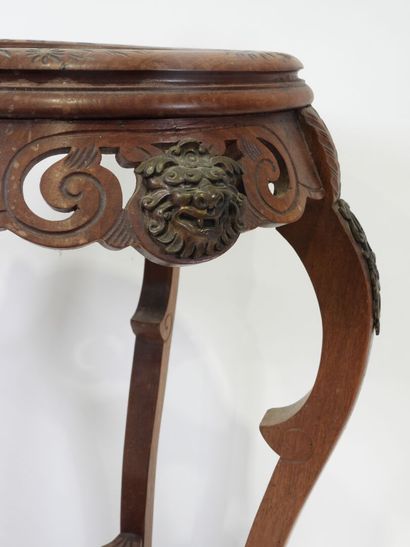 Carved wood sellette of Asian inspiration,...