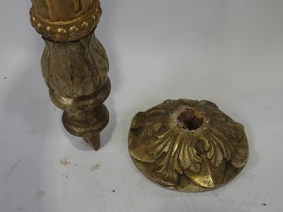 Decorative element in carved and gilded wood...