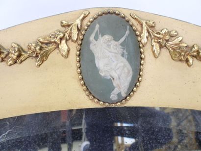 Oval-shaped bevelled mirror in wood and gilded...