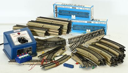 MÄRKLIN, Ho, ensemble de rails avec alimentation...