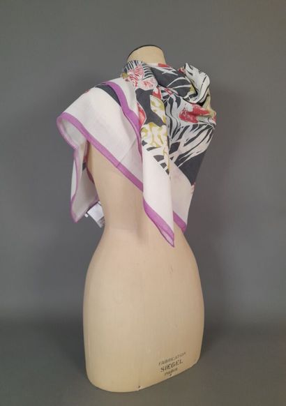 SEE BY CHLOE.
Wool, viscose and polyamide...