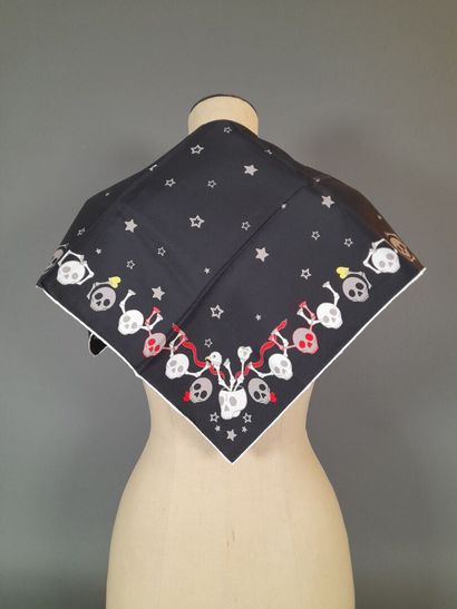 ALEXANDRE MCQUEEN.
Silk twill square decorated...