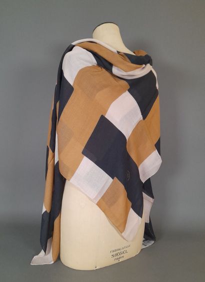 WINDSOR.
Viscose and wool shawl with geometric...