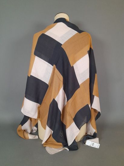 WINDSOR.
Viscose and wool shawl with geometric...