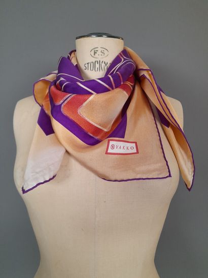 VAKKO.
Set of two squares in silk twill with...