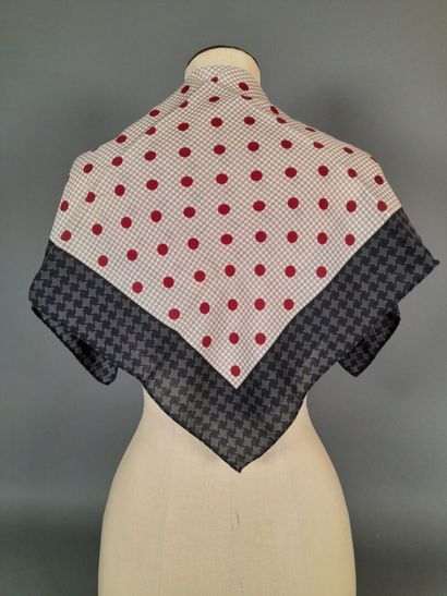 VINCENT MIOZZA.
Lot including: 
- Wool blend...
