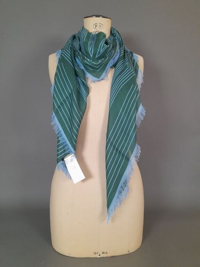 WINDSOR.
Fringed modal shawl decorated with...