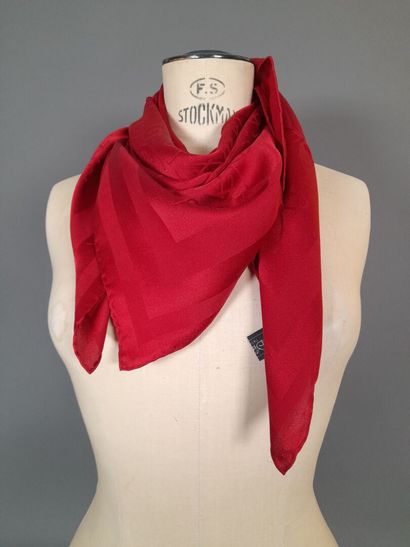 DISNEY FASHION.
Red silk square decorated...