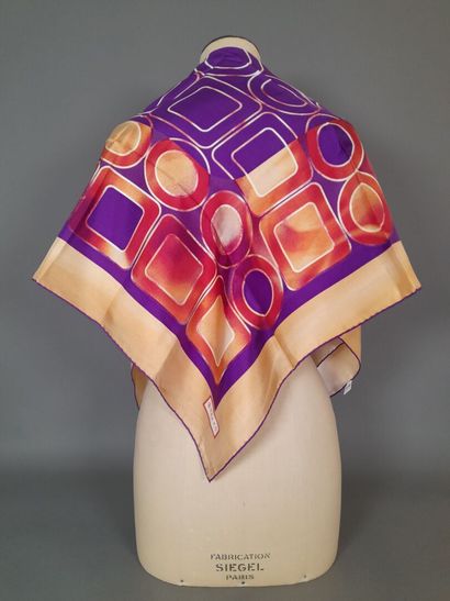 VAKKO.
Set of two squares in silk twill with...
