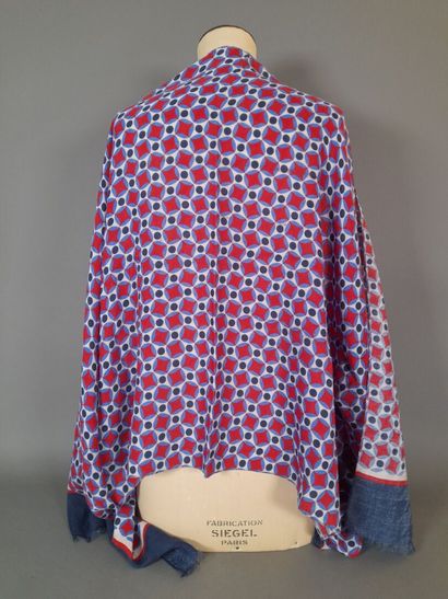 Lot including: 
- Fringed wool and silk herringbone...