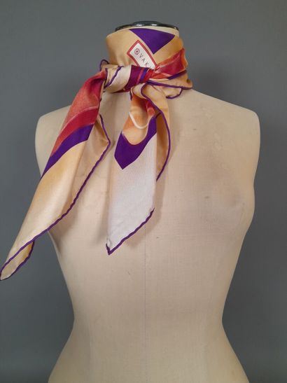 VAKKO.
Set of two squares in silk twill with...