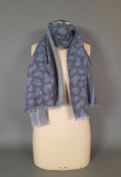 FAIRFAX.
Lot including: 
- Fringed wool and...