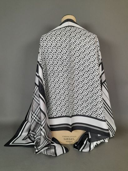 BURBERRY ENGLAND, LONDON.
Silk twill scarf...