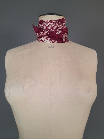 CHRISTIAN DIOR, PARIS.
Silk square or clutch...