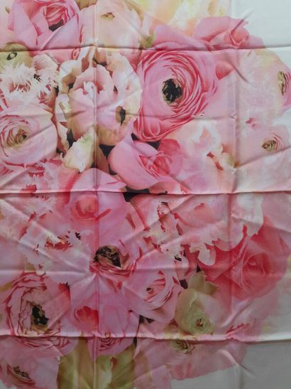 OSCAR DE LA RENTA.
Silk twill square decorated...