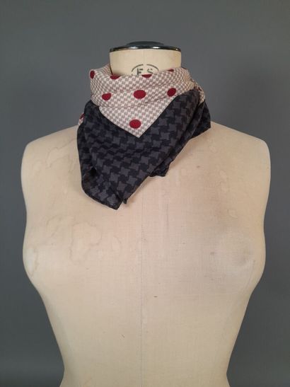 VINCENT MIOZZA.
Lot including: 
- Wool blend...