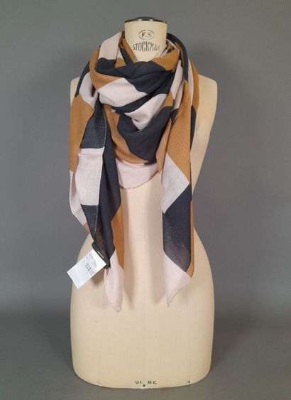 WINDSOR.
Viscose and wool shawl with geometric...