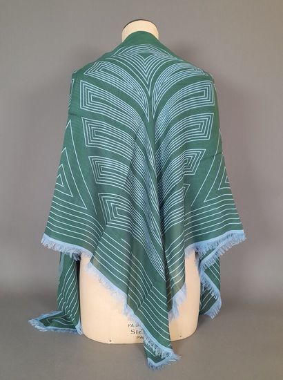 WINDSOR.
Fringed modal shawl decorated with...