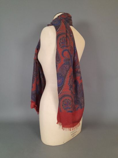 FAIRFAX.
Lot including: 
- Fringed wool and...