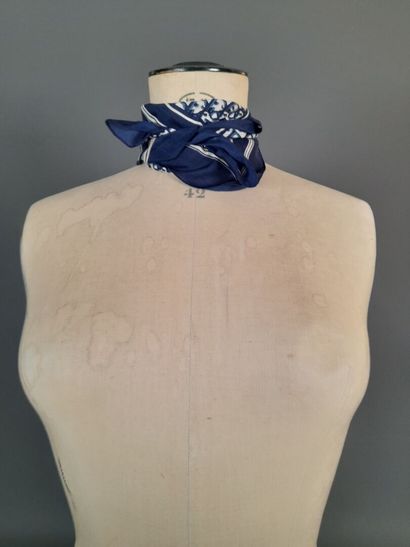 CHRISTIAN DIOR, PARIS.
Silk square or clutch...