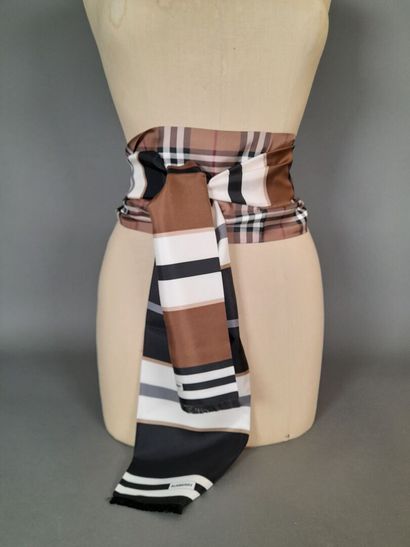 BURBERRY ENGLAND, LONDON.
Fringed scarf in...