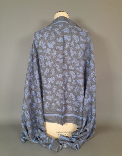 FAIRFAX.
Lot including: 
- Fringed wool and...