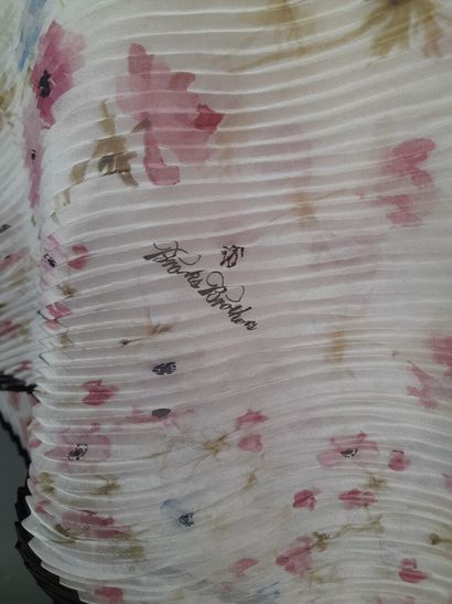 BROOKS BROTHERS.
Pleated silk square decorated...