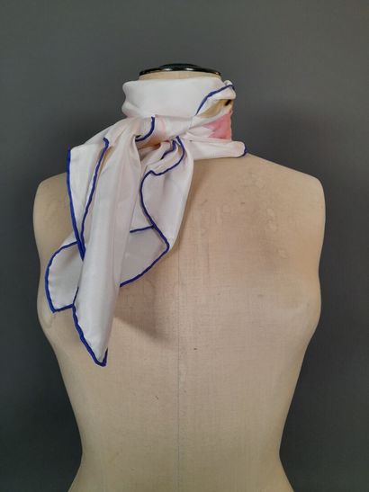 OSCAR DE LA RENTA.
Silk twill square decorated...