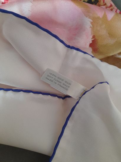 OSCAR DE LA RENTA.
Silk twill square decorated...
