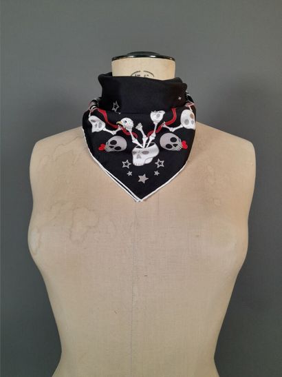 ALEXANDRE MCQUEEN.
Silk twill square decorated...