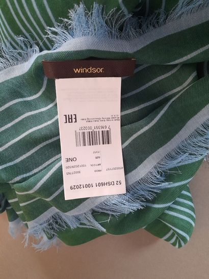 WINDSOR.
Fringed modal shawl decorated with...