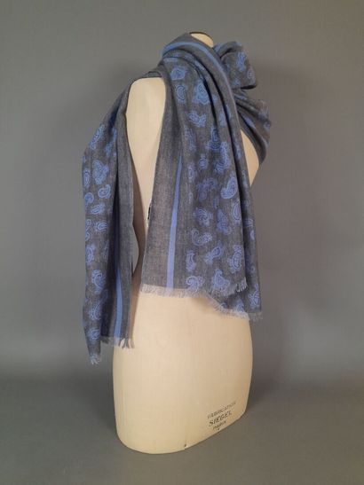 FAIRFAX.
Lot including: 
- Fringed wool and...