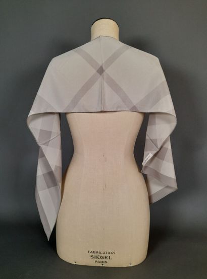 BURBERRY ENGLAND, LONDON.
Silk scarf decorated...