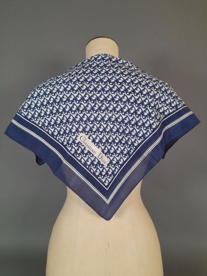 CHRISTIAN DIOR, PARIS.
Silk square or clutch...