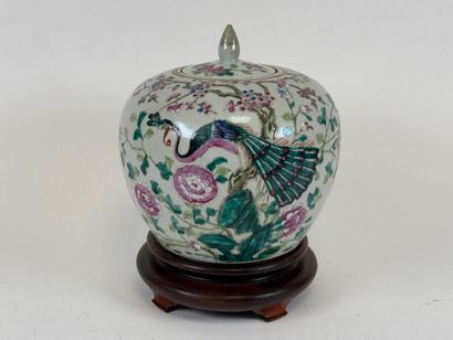 ASIA, 20th century.
Polychrome porcelain...