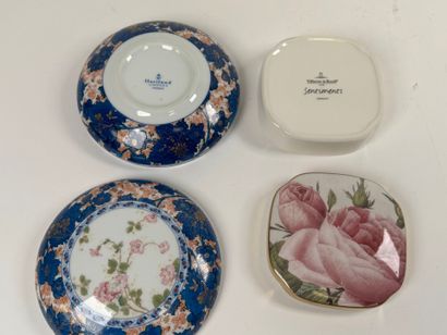 Lot including:
- HAVILAND Limoges.
Circular...