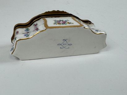 Porcelain box or small polychrome and gold...
