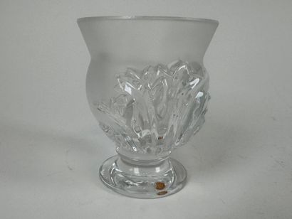 LALIQUE France. 
Saint-Cloud model. 
Molded,...