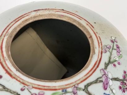 ASIA, 20th century.
Polychrome porcelain...